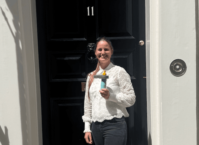 Businesswoman pitches up at Downing Street
